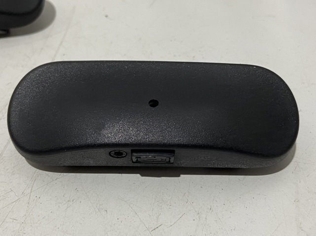 Форсунка омивача скла лобового, права 8W0955988A VAG