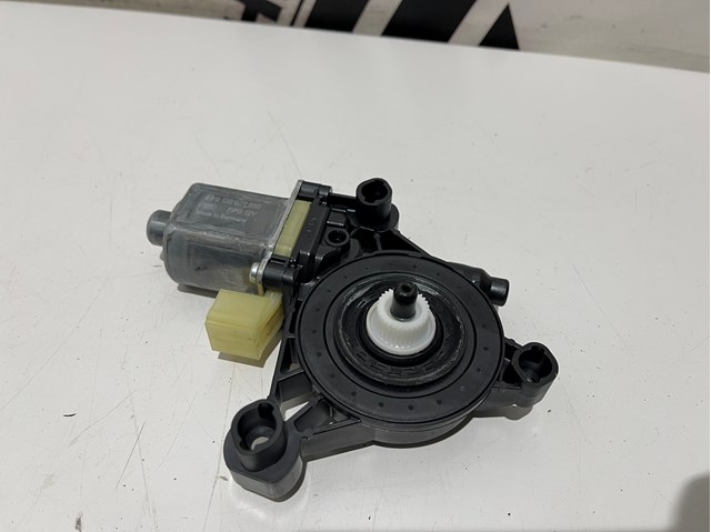 Мотор склопідйомника дверей задніх, правих 8W0959812 VAG