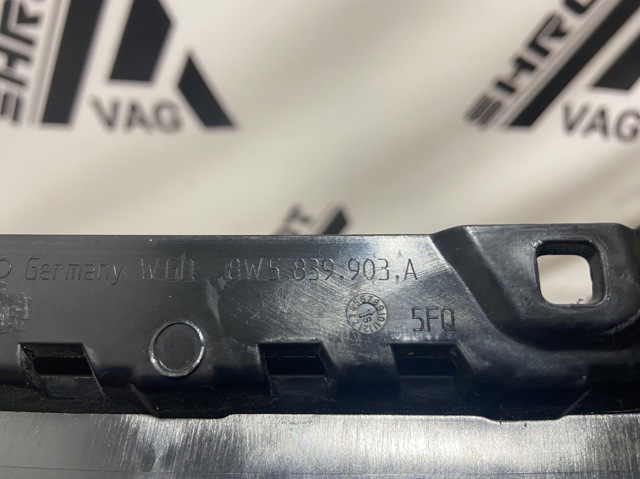 Накладка задньої двері, лівої, вертикальна 8W5839903A VAG