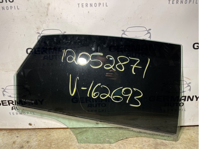 Скло заднє праве 8W5845206 VAG