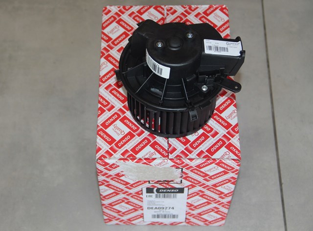 Моторчик пічки DEA09274 DENSO