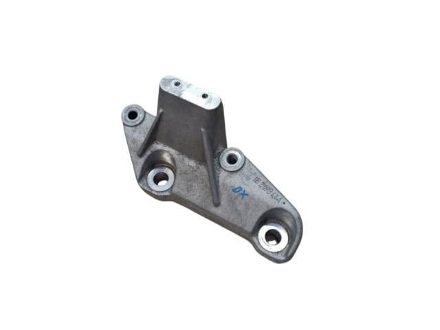 Кронштейн подушки (опори) двигуна, правої 31686306 VOLVO