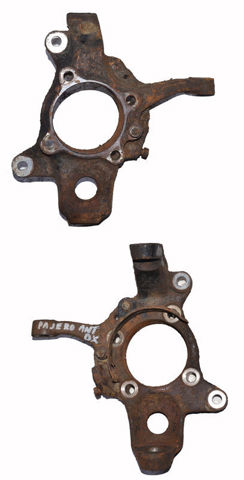 Цапфа поворотна права 3870A048 MITSUBISHI