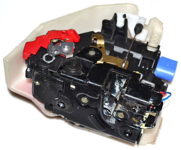 Замок задньої двері, лівої 7L0839015D VAG