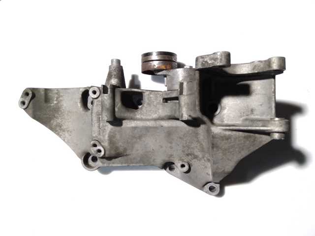 Кронштейн кріплення генератора 8200183234 RENAULT