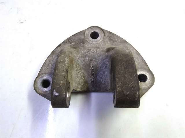 Кронштейн подушки (опори) двигуна, задньої 8200675217 RENAULT