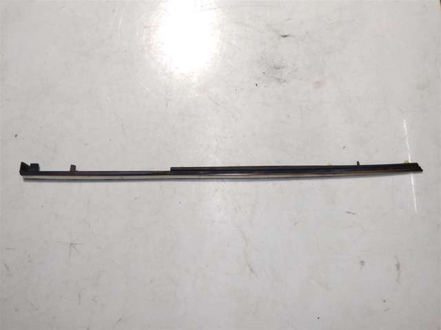 Молдинг переднього правого крила 877723S001 HYUNDAI
