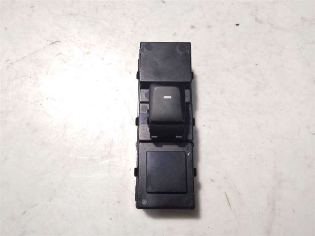 Кнопка підйомника заднього скла 93580C1000 HYUNDAI