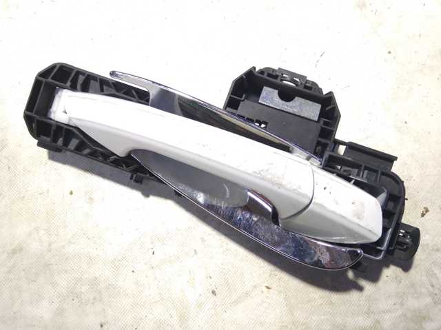 Тримач зовнішньої ручки дверей, правих дверей A2047601634 MERCEDES