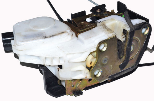 Замок передніх пасажирських дверей MR573708 MITSUBISHI