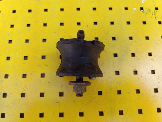 Подушка коробки передач 1137817 BMW