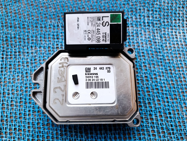 Блок двигуна 24443879 GM