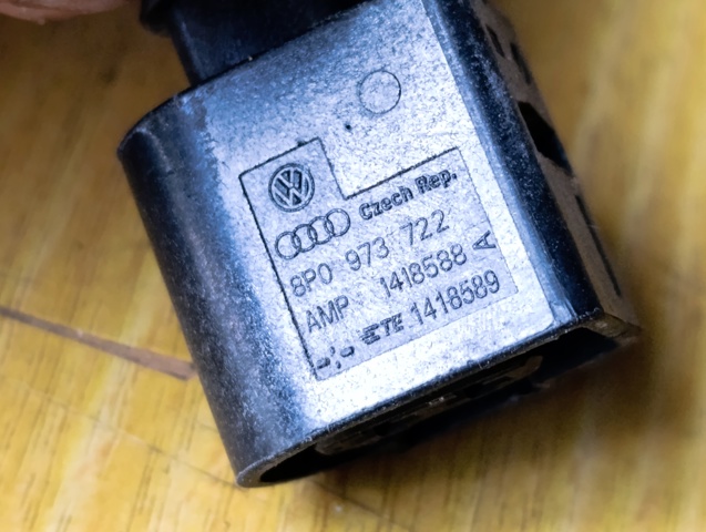 Роз'єм (фішка) протитуманної фари 8P0973722 VAG