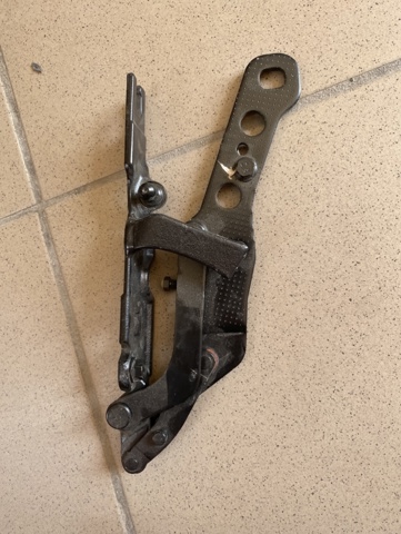 Завіс капота, лівий 41613452843 BMW