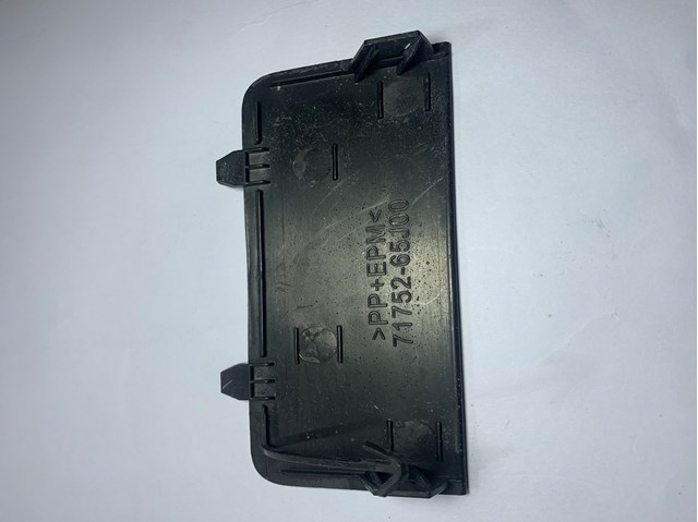 Заглушка бампера буксирувального гака 7175265J00 SUZUKI