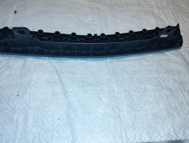 Переднє ікло бампера A9068850411 MERCEDES