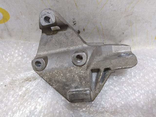 Подушка (опора) двигуна, передня 11210JD500 NISSAN