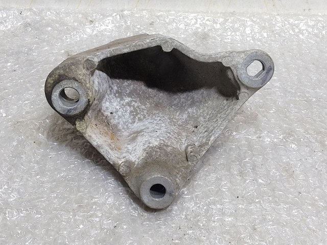 Кронштейн подушки (опори) двигуна, передньої 113320021R RENAULT