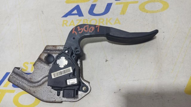 Підаль газу 180023122R RENAULT