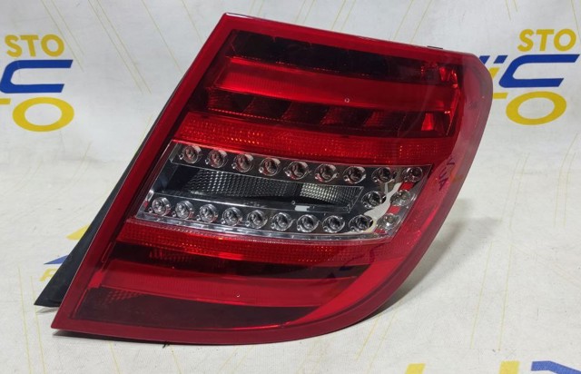 Задній правий стоп 2048204764 MERCEDES