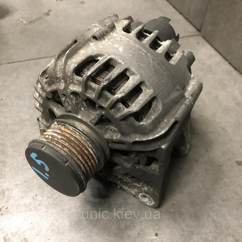 Генератор автомобільний 231007865R RENAULT