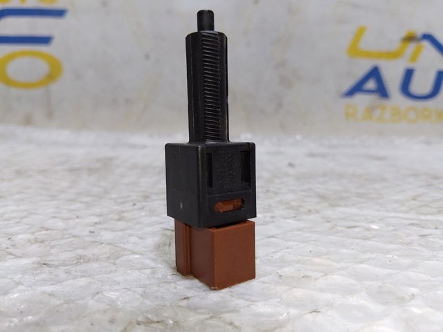 Вимикач сигналу гальмування 25300AT300 NISSAN