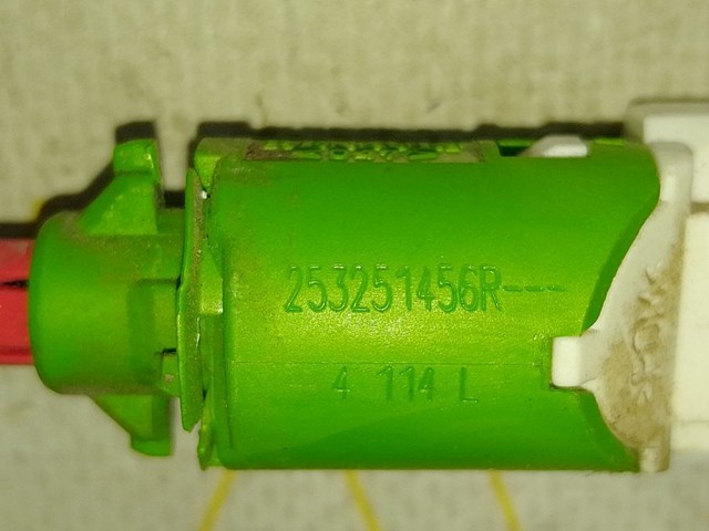 Датчик включення зчеплення 253251456R RENAULT