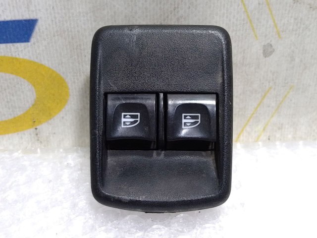 Кнопки переднього лівого склопід'ємника 254118044R RENAULT