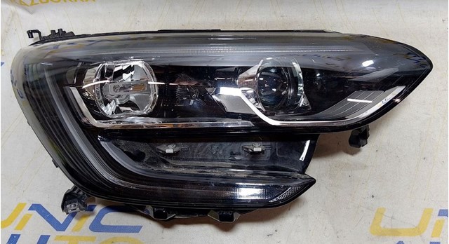 Фара правая 260100141R RENAULT