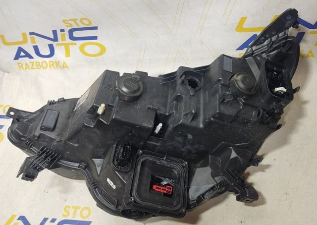 Фара передня права 260106126R RENAULT