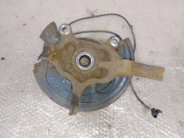 Цапфа поворотна права 400141KA1A NISSAN