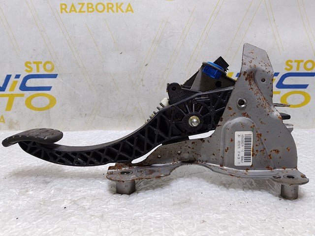 Педаль зчеплення 465030037R RENAULT