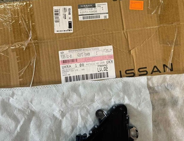 Решітка 620725SK0B NISSAN