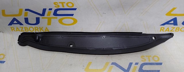 Накладка переднього правого крила 631120005R RENAULT