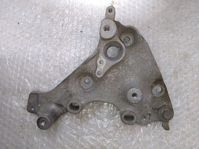 Кронштейн подушки (опори) двигуна, лівої 648606762R RENAULT
