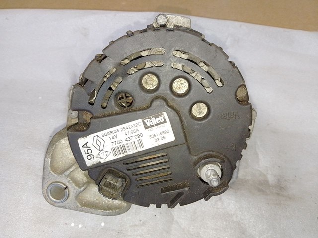 Генератор автомобільний 7700437090 RENAULT