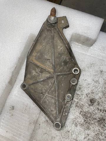 Кронштейн подушки коробки передач 7700817262 RENAULT