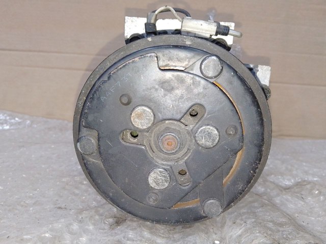 Компресор холодоагенту 7700875489 RENAULT