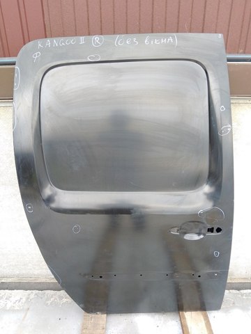 Двері бічні (зсувні), праві 7751478147 RENAULT