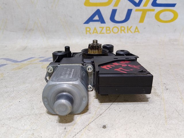 Мотор склопідйомника дверей передніх, правих 807301396R RENAULT