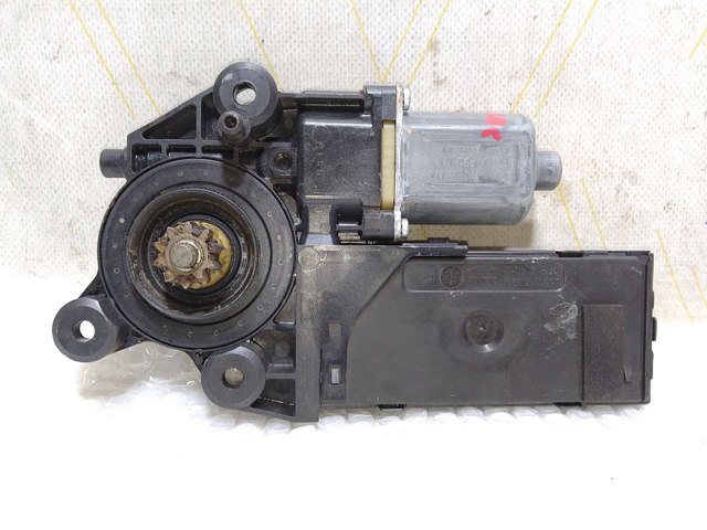 Двигун склопідіймача двері передньої, лівої 807310699R RENAULT