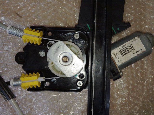 Склопідйомник передньої лівої двері 8200017893 RENAULT