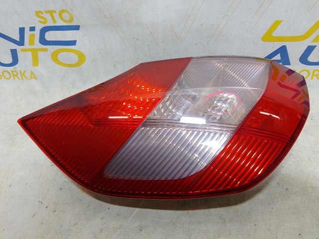 Ліхтар задній лівий 8200127704 RENAULT