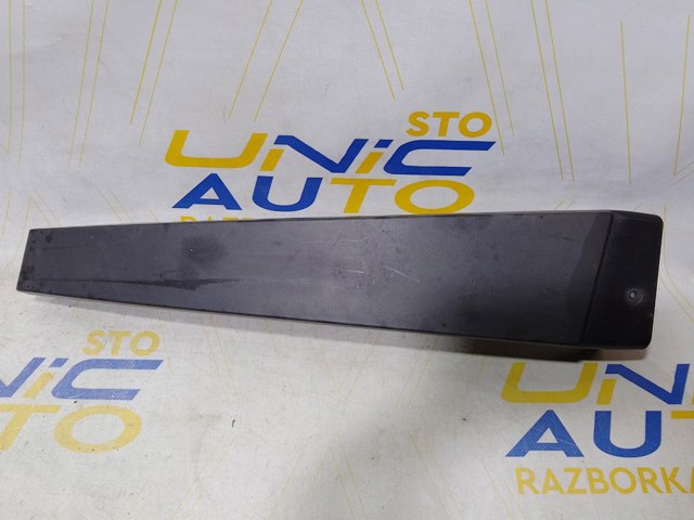 Накладка стійки кузова зовнішня, центральна права 8200139601 RENAULT