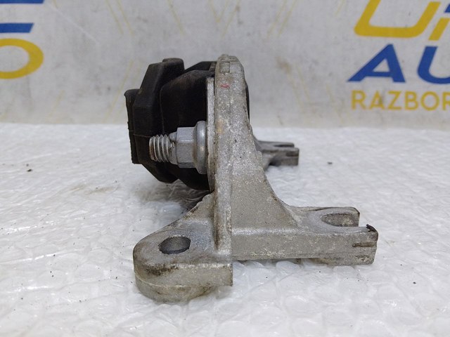 Опора двигуна задня 8200277212 RENAULT
