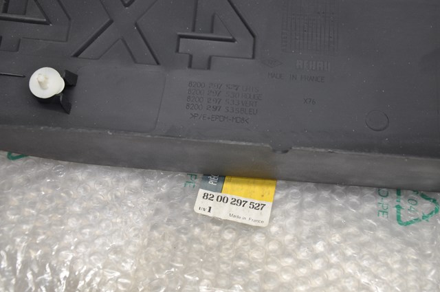 Накладка задньої 3-й/5-й двері 8200297527 RENAULT