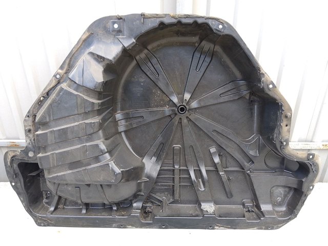 Деталі мотовідсіка задка кузова 8200299694 RENAULT