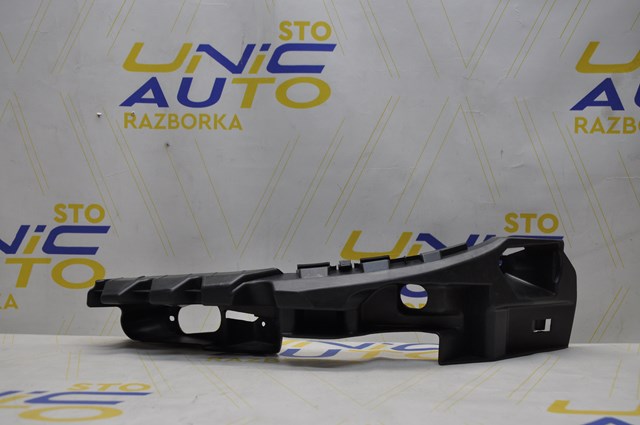 Кронштейн кріплення бампера переднього лівий 8200479716 RENAULT