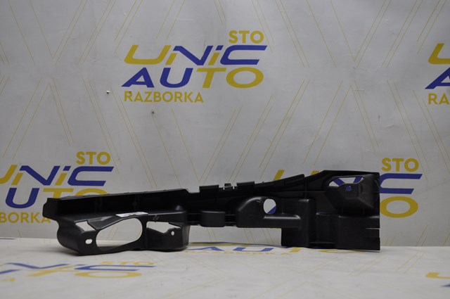 Кронштейн кріплення бампера переднього правий 8200479718 RENAULT