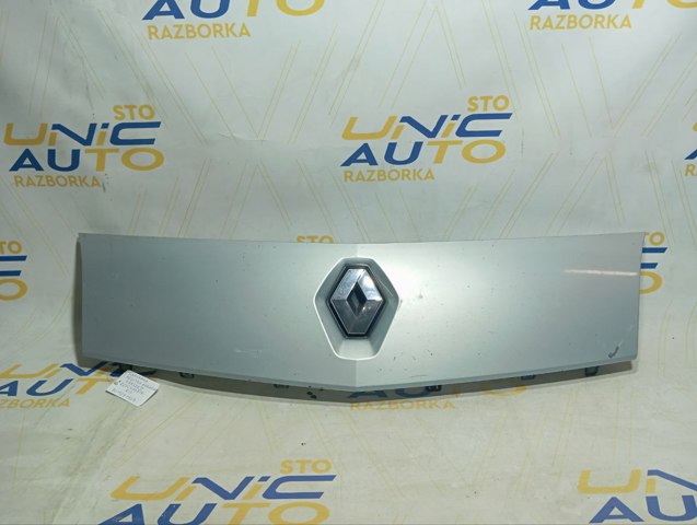 Накладка (рамка) решітки радіатора 8200499017 RENAULT